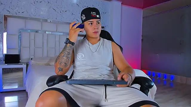 SantiagoReyesFtt online show from November 14, 6:22 pm