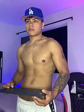 SantiagoReyesFtt online show from December 8, 12:24 am