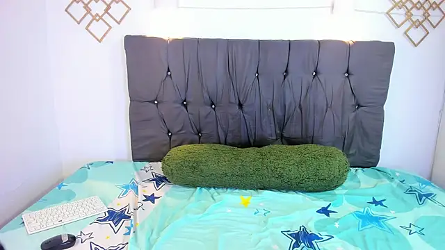 Skarleth018 online show from February 13, 12:43 pm