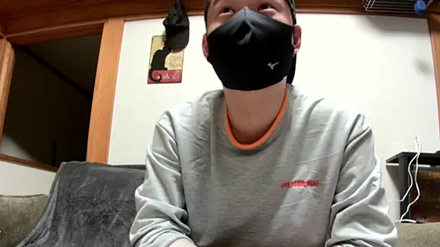 Snapshot of tuki_fu chatting on December 10, 11:00 am tuki fu online show from December 10, 11:00 am