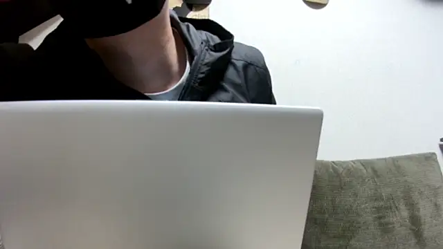Snapshot of tuki_fu chatting on December 9, 12:19 pm tuki fu online show from December 9, 12:19 pm
