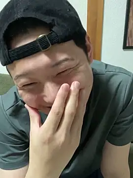 Snapshot of tuki_fu chatting on March 16, 12:44 pm tuki fu online show from March 16, 12:44 pm