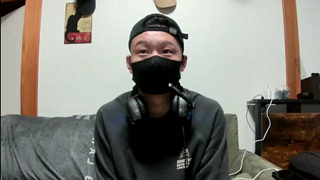 Snapshot of tuki_fu chatting on December 15, 11:01 am tuki fu online show from December 15, 11:01 am