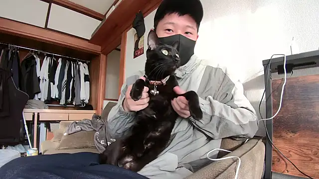 Snapshot of tuki_fu chatting on December 7, 5:21 am tuki fu online show from December 7, 5:21 am
