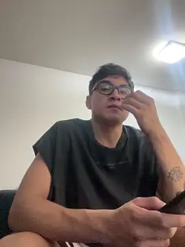 LCarreraa online show from February 22, 12:46 am