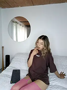 Snapshot of Karolgood3 chatting on December 5, 6:50 pm Karolgood3 online show from December 5, 6:50 pm