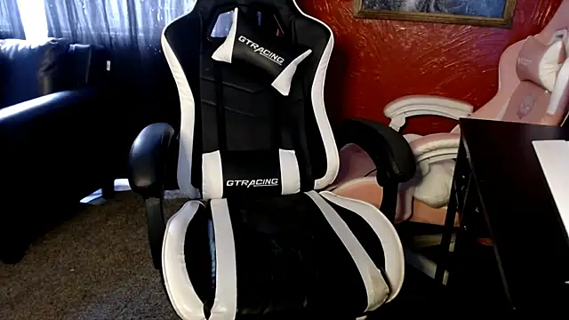 Snapshot of daddy_girl88 chatting on November 3, 7:50 pm daddy girl88 online show from November 3, 7:50 pm