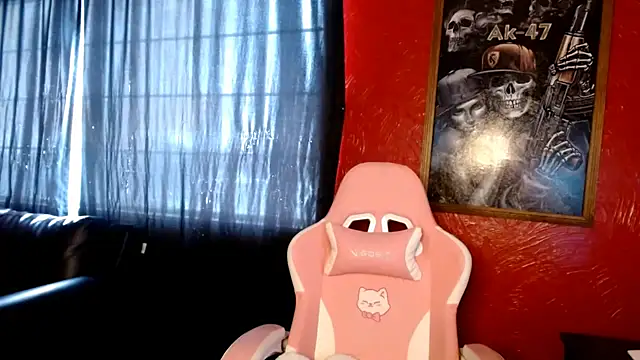 Snapshot of daddy_girl88 chatting on November 10, 7:52 pm daddy girl88 online show from November 10, 7:52 pm