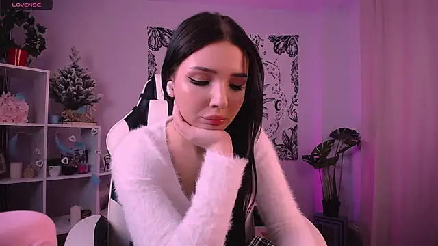 Snapshot of EmmaKeam chatting on January 9, 6:38 am EmmaKeam online show from January 9, 6:38 am