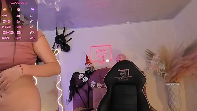 Snapshot of Amara_tay chatting on October 28, 7:46 pm Amara tay online show from October 28, 7:46 pm