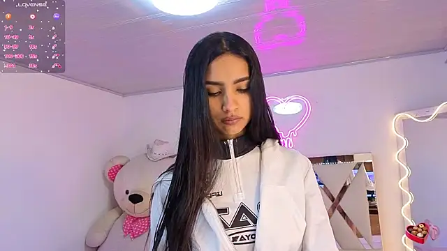 Jazmin tay online show from November 9, 11:47 am