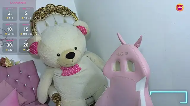 Snapshot of Jazmin_tay chatting on March 13, 1:54 am Jazmin tay online show from March 13, 1:54 am