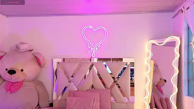 Jazmin tay online show from November 8, 11:58 am