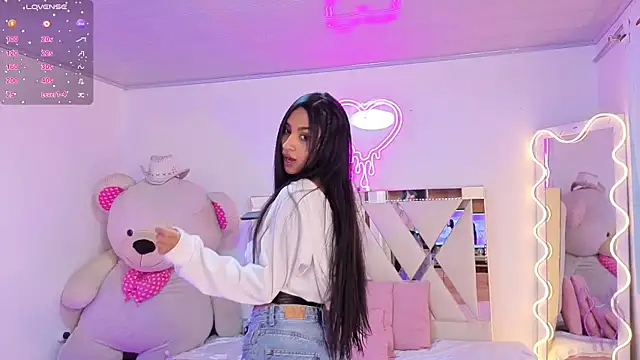 Jazmin tay online show from November 11, 11:38 am