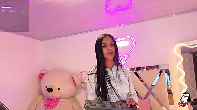 Jazmin tay online show from November 22, 11:42 am