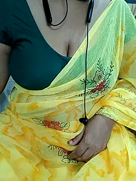 Snapshot of Yours_Radika chatting on February 20, 7:41 pm Yours Radika online show from February 20, 7:41 pm
