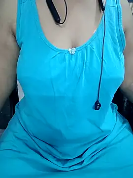 Snapshot of Yours_Radika chatting on January 13, 12:41 am Yours Radika online show from January 13, 12:41 am