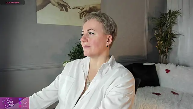 Nika Smit online show from February 14, 11:31 am