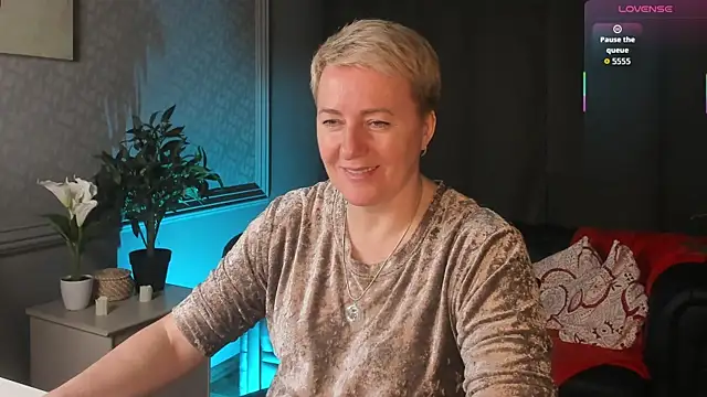 Nika Smit online show from April 4, 5:03 am