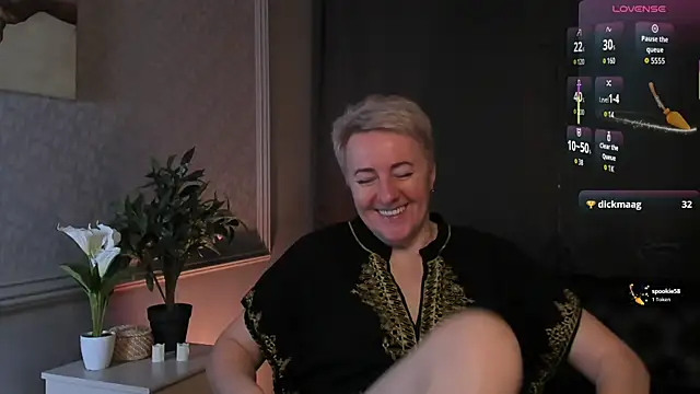 Nika Smit online show from April 11, 5:15 am