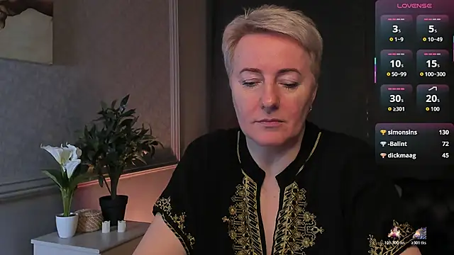 Nika Smit online show from April 11, 7:45 am