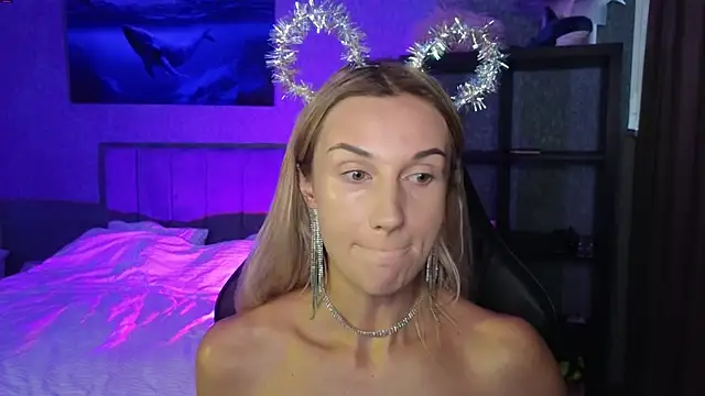 Megan Kira online show from February 6, 1:40 pm