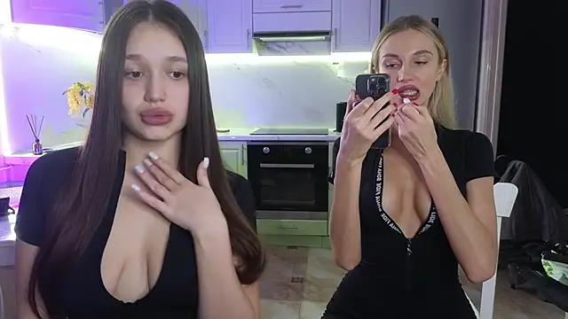 Snapshot of Megan_Kira chatting on February 24, 11:21 am Megan Kira online show from February 24, 11:21 am