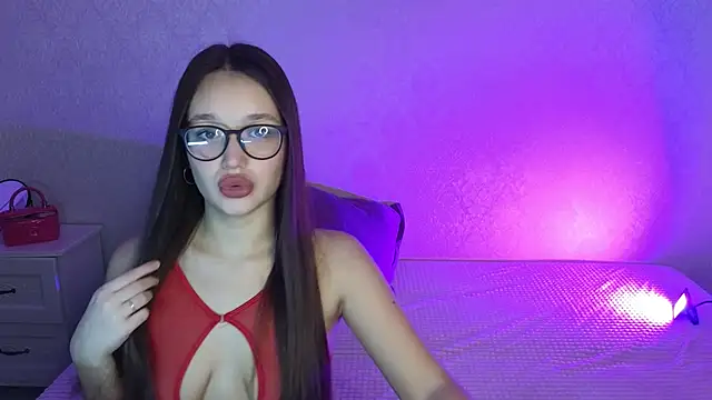 Snapshot of Megan_Kira chatting on February 14, 6:02 am Megan Kira online show from February 14, 6:02 am