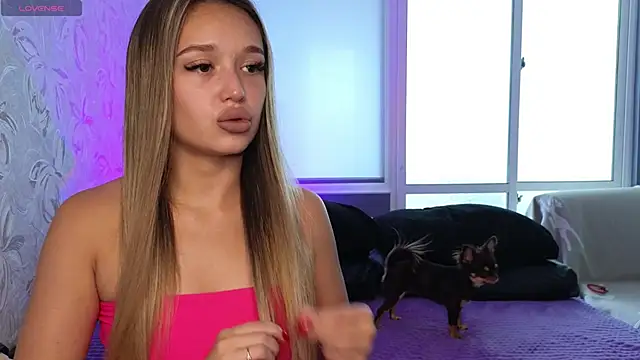 Snapshot of Megan_Kira chatting on September 15, 7:09 am Megan Kira online show from September 15, 7:09 am