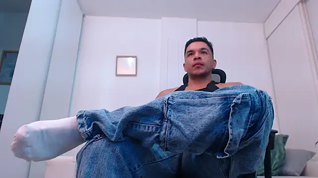 estebandelouis online show from March 4, 10:35 am