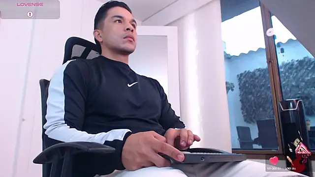 estebandelouis online show from March 13, 1:29 pm