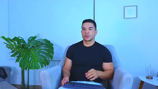 Snapshot of estebandelouis chatting on June 10, 11:33 am estebandelouis online show from June 10, 11:33 am