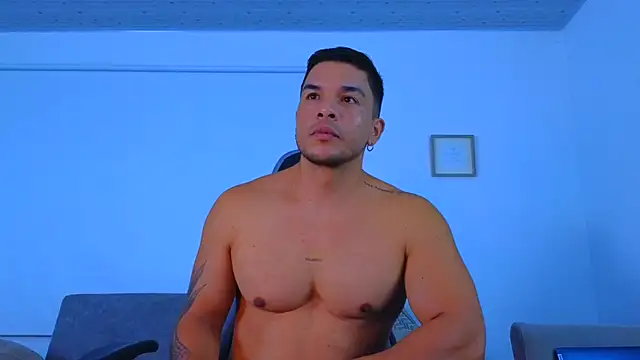Snapshot of estebandelouis chatting on July 15, 12:23 pm estebandelouis online show from July 15, 12:23 pm