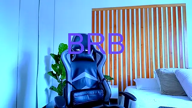 estebandelouis online show from May 11, 2:29 pm