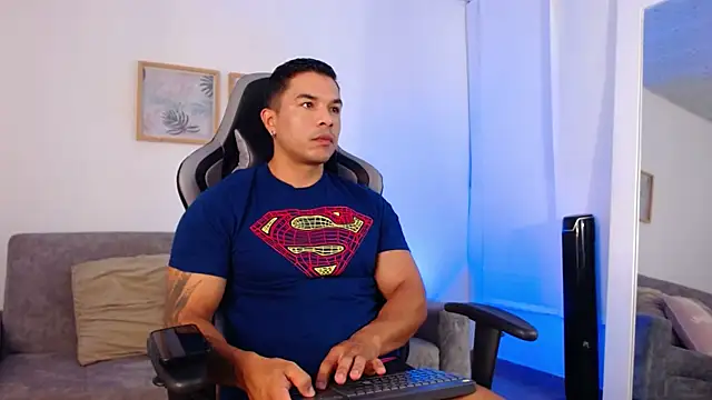 estebandelouis online show from April 15, 11:05 am