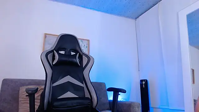 estebandelouis online show from April 13, 11:03 am