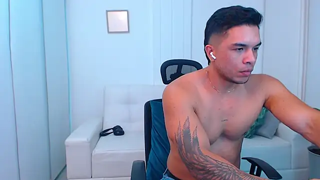 estebandelouis online show from March 5, 11:16 pm