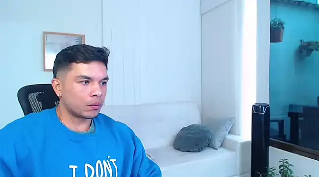 estebandelouis online show from February 18, 1:11 pm