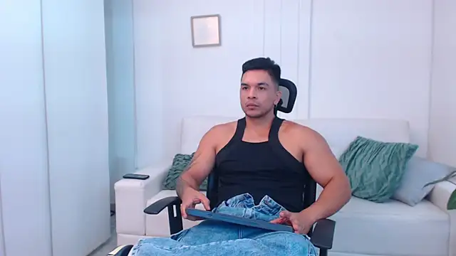 estebandelouis online show from March 4, 1:38 pm