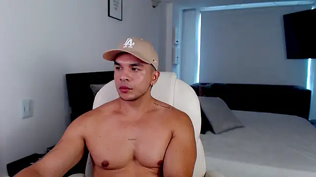 estebandelouis online show from January 28, 12:32 pm