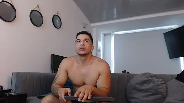 estebandelouis online show from March 3, 1:34 pm