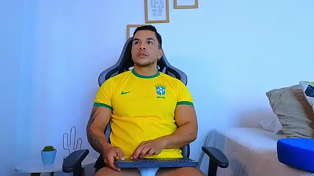 estebandelouis online show from March 19, 11:21 am