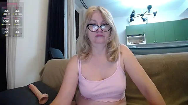 Snapshot of Blond_Woman chatting on February 15, 8:45 pm Blond Woman online show from February 15, 8:45 pm
