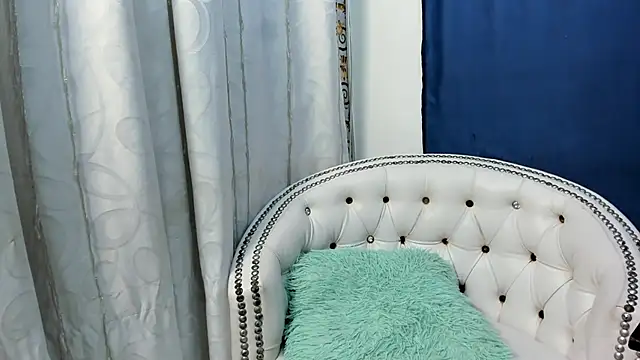Snapshot of Analia18_ chatting on February 23, 12:37 pm Analia18 online show from February 23, 12:37 pm
