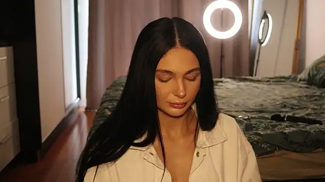 IvyKaelani online show from March 13, 11:15 am