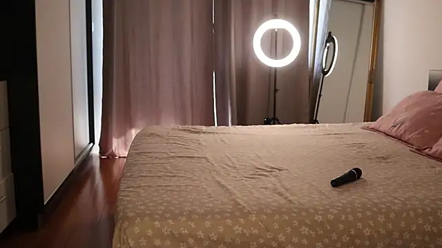 IvyKaelani online show from March 18, 8:39 am