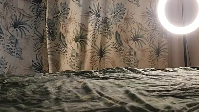 Snapshot of IvyKaelani chatting on January 6, 1:15 pm IvyKaelani online show from January 6, 1:15 pm