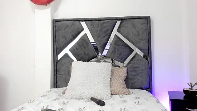 Domina0 online show from March 10, 12:09 pm