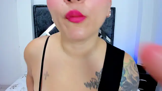 Snapshot of Domina0 chatting on June 9, 12:17 pm Domina0 online show from June 9, 12:17 pm