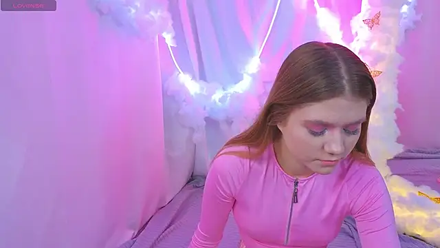 AlisiaSpinnet  online show from November 4, 3:38 pm